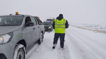Piden precaución en las rutas cordilleranas por hielo en calzadas