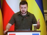 FOTO DE ARCHIVO: El presidente ucraniano Volodímir Zelenski asiste a una conferencia de prensa conjunta con el canciller austriaco Karl Nehammer, mientras continúa el ataque de Rusia a Ucrania, en