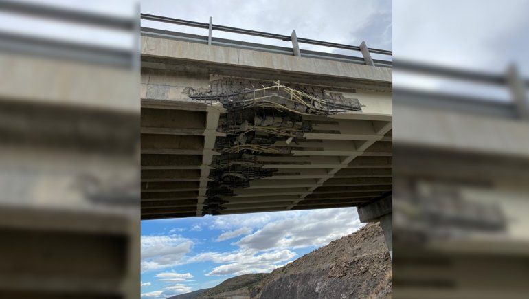 Un camión chocó contra un puente y está cortada la Ruta 234