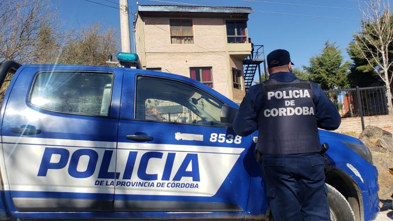 Cuando la policía llegó al lugar del hecho constató que el ladrón estaba muerto.