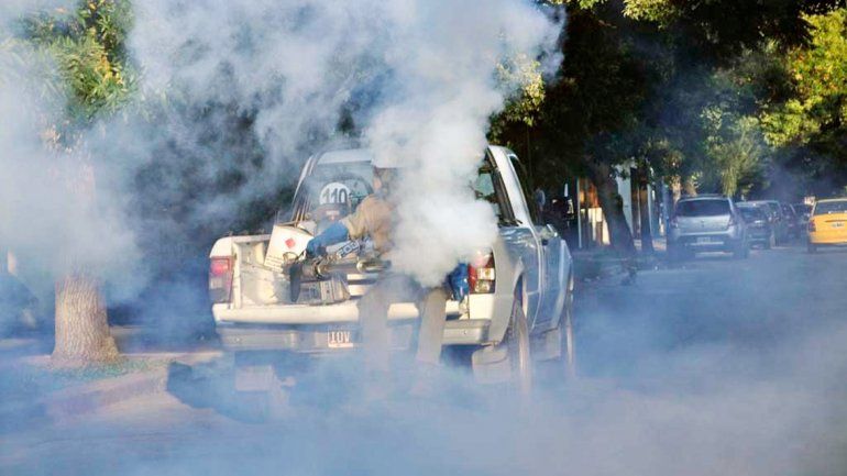 Escenas de fumigación como estas se ven en todo el país.