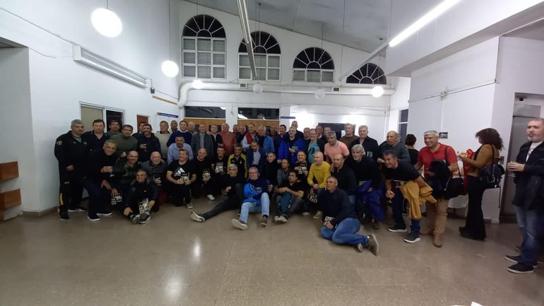 Los Turistólogos se reunieron en la presentación del libro que se realizó días atrás en el Salón Azul de la Bblioteca Central de la UNCo. “El fútbol no es solo el juego sino que genera relaciones de amistad”, dijo el autor.