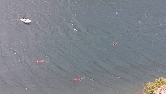 Suman drones para buscar al chico que se arrojó al Limay cerca de Traful