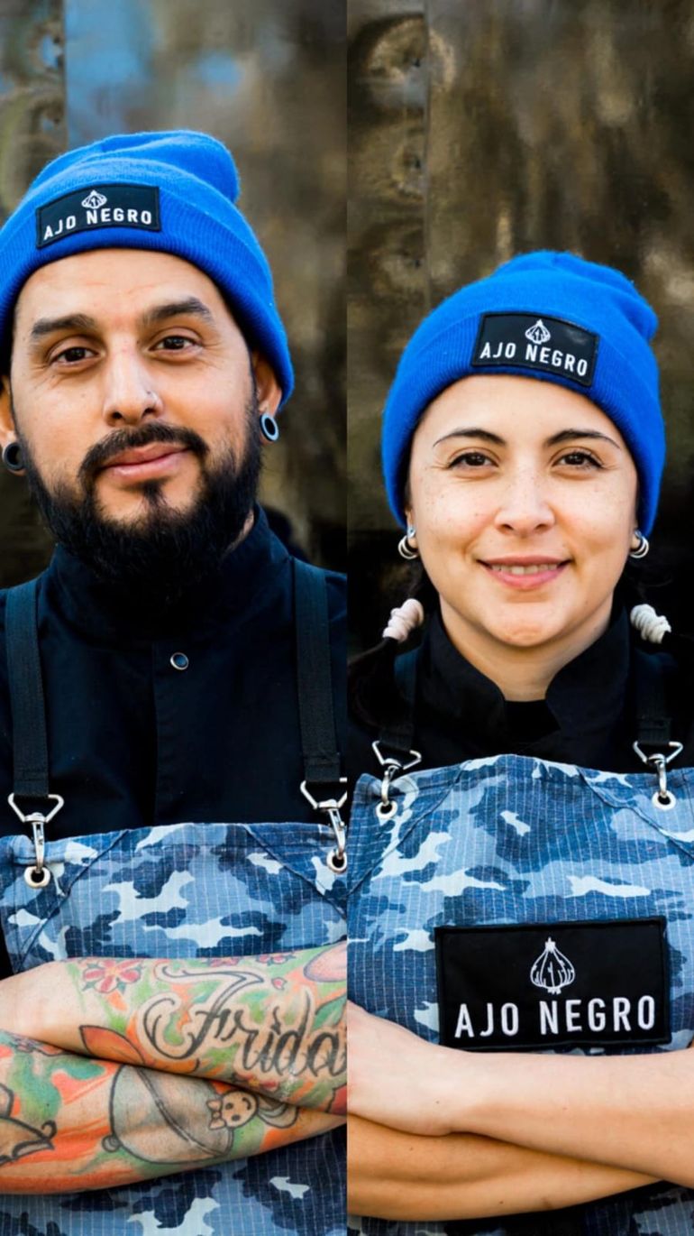 Leandro y Silvina de Ajo Negro, cocinan el 16/11 en Cabrona. Leandro y Silvina de Ajo Negro, cocinan el 16/11 en Cabrona.