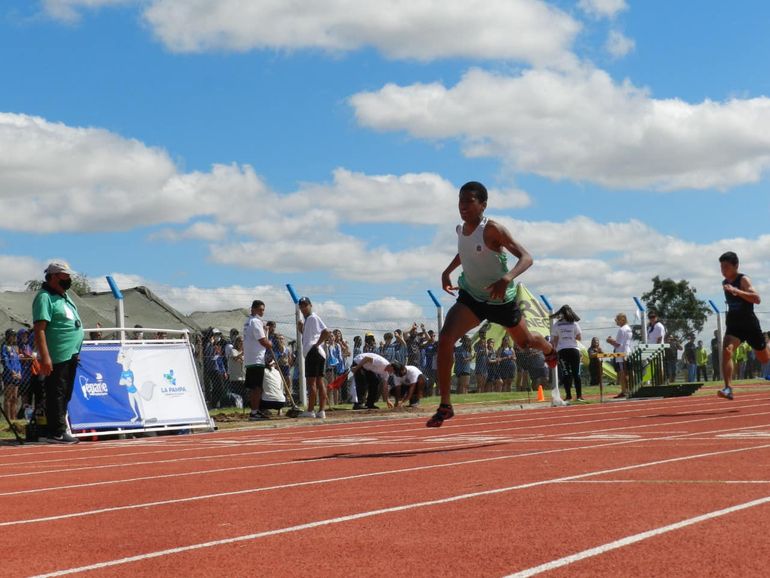 Me falta para ser Usain Bolt, pero los genes los tengo