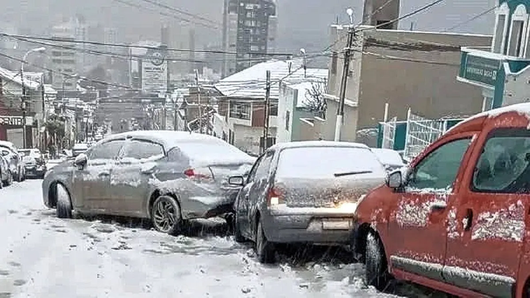Comodoro Rivadavia hace 20 días, cubierta de nieve, en medio de la ola polar. Comodoro Rivadavia hace 20 días, cubierta de nieve, en medio de la ola polar.