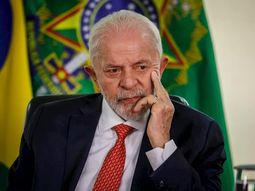 Tras el brutal enfrentamiento entre policía y bandas de narcotráfico, Lula da Silva ordenó al ministro de Justicia y al director general de la Policía Federal que fueran a Río de Janeiro para reunirse con el gobernador. Tras el brutal enfrentamiento entre policía y bandas de narcotráfico, Lula da Silva ordenó al ministro de Justicia y al director general de la Policía Federal que fueran a Río de Janeiro para reunirse con el gobernador.