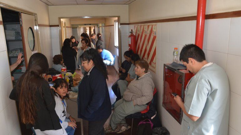 Tras 48 horas de paro, suspendieron cirugías en el Heller por el conflicto con personal de limpieza