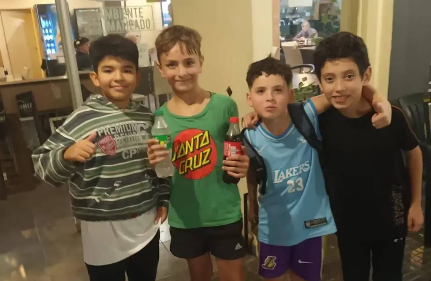 Héroes: cuatro niños encontraron $50 mil en la calle y lo devolvieron a su dueña