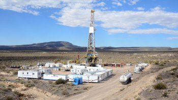 ordenan revelar las clausulas del acuerdo ypf-chevron