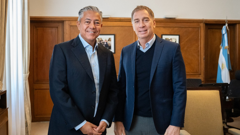 El gobernador Rolando Figueroa junto al ministro Diego Santilli