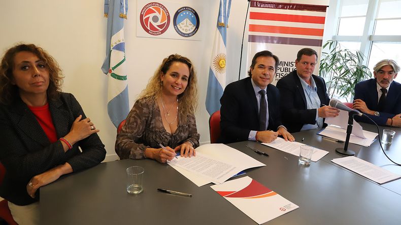 Acuerdo clave entre la Justicia y la Muni: la plata de las probation podrá ir a mujeres víctimas de violencia | LM Neuquen Acuerdo clave entre la Justicia y la Muni: la plata de las probation podrá ir a mujeres víctimas de violencia