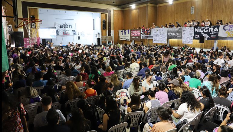 La asamblea de docentes de ATEN Capital.