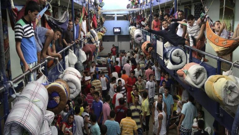 Las cárceles argentinas están superpobladas. Las cárceles argentinas están superpobladas.