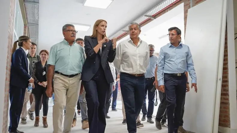 Figueroa supervisó el avance de importaes obras en Senillosa. | LM Neuquen Figueroa supervisó el avance de importaes obras en Senillosa.