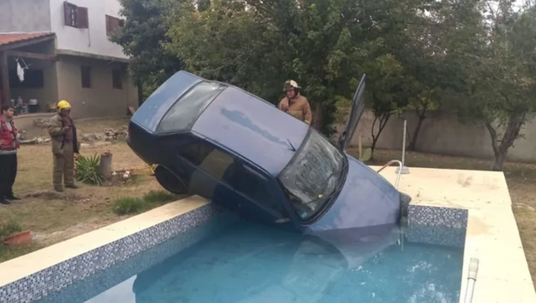 El auto que atropelló a su propia conductora en San Luis