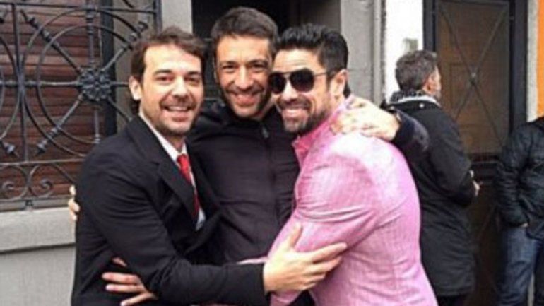 Gustavo Conti ya graba junto a Castro y a Alfonso.