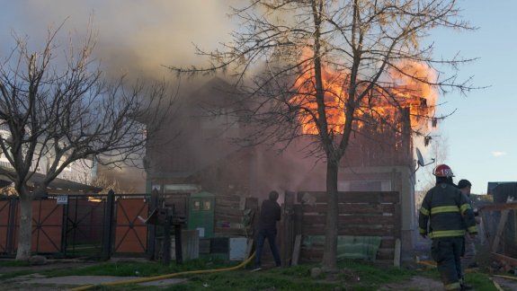 Tres dotaciones de bomberos apagaron un incendio en San Martín
