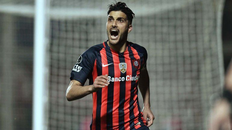 El goleador metió un doblete clave para soñar con avanzar a las semifinales.