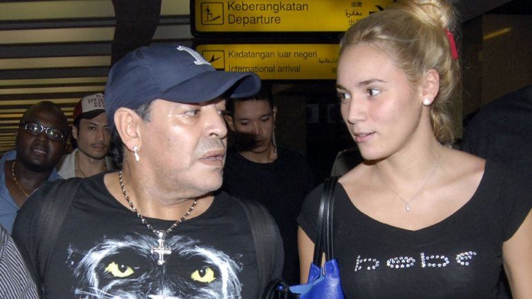 La Policía investiga a Maradona por una agresión a Rocío Oliva