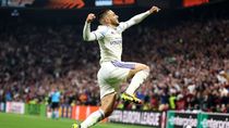 el tremendo golazo de emiliano buendia en la final de la europa league el tremendo golazo de emiliano buendia en la final de la europa league