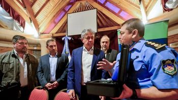 El equipamiento entregado a la Policía del Neuquén y fortalecer la lucha contra el narcotráfico. El equipamiento entregado a la Policía del Neuquén y fortalecer la lucha contra el narcotráfico.