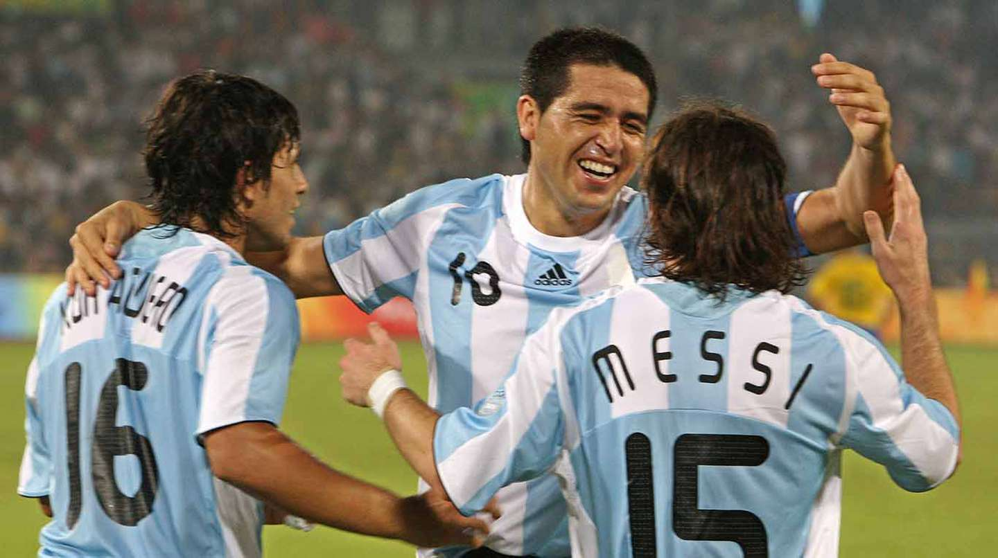 Polémica frase de conocido relator: Riquelme es 100 veces más que Messi