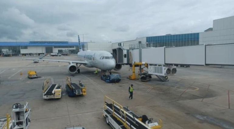 El hallazgo del hombre muerto evidencia los riesgos extremos de ocultarse en compartimentos técnicos durante vuelos internacionales.