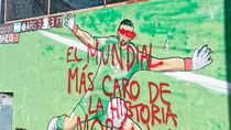 aparecieron fuertes pintadas contra chiqui tapia con messi, de paul y dibu martinez como protagonistas aparecieron fuertes pintadas contra chiqui tapia con messi, de paul y dibu martinez como protagonistas