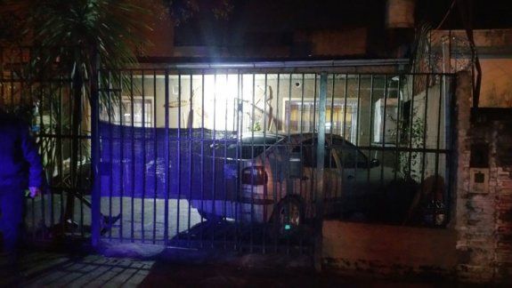 El delincuente recibió seis disparos, mientras que su cómplice escapó.