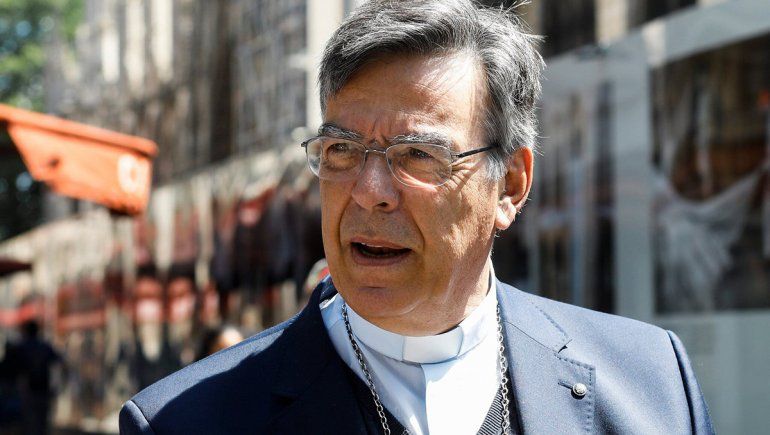 El arzobispo de París ofrece dimitir por el vínculo con una mujer