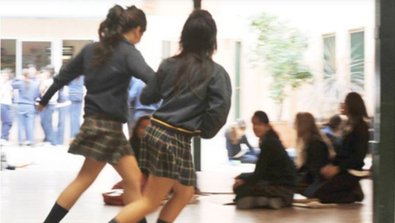 Una escuela de Córdoba prohibió las polleras y desató la polémica. Una escuela de Córdoba prohibió las polleras y desató la polémica.