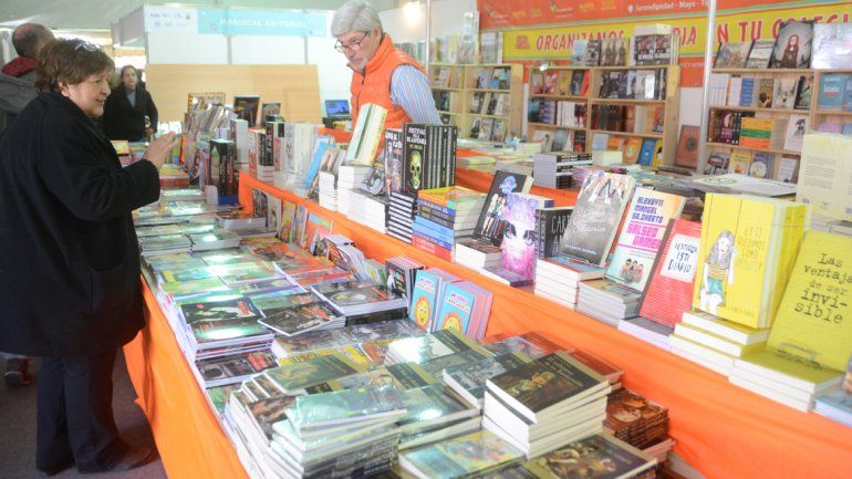 La literatura uruguaya se vivió en la Feria del Libro de Neuquén
