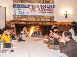 Compromiso público-privado: Diego García Rambeaud, Luciana Ortiz Luna y Cecilia de Larminat (SRN) encabezaron el encuentro para consolidar una agenda de trabajo conjunto ante el cambio climático. Foto: SRN Compromiso público-privado: Diego García Rambeaud, Luciana Ortiz Luna y Cecilia de Larminat (SRN) encabezaron el encuentro para consolidar una agenda de trabajo conjunto ante el cambio climático. Foto: SRN