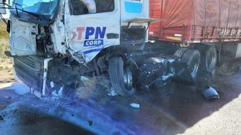 En un choque frontal contra un camión murió Miguel Justo, jefe policial de Chubut. En un choque frontal contra un camión murió Miguel Justo, jefe policial de Chubut.