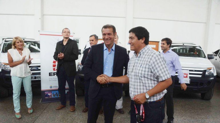 El gobernador entregó vehículos para la empresa eléctrica provincial
