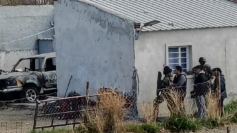 Los terribles antecedentes del hombre que se atrincheró en el barrio Ciudadela de Comodoro - Image 2