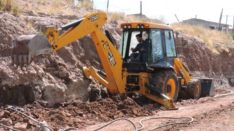 Las máquinas trabajan en las calles del oeste de la ciudad.