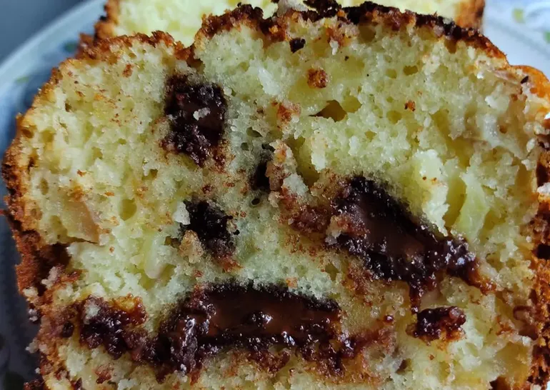 Un budín fácil de manzana y chocolate. Ideal para la merienda o esos mates en el río. Un budín fácil de manzana y chocolate. Ideal para la merienda o esos mates en el río.