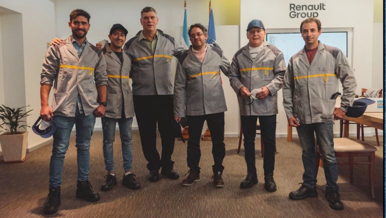 Alberto López y Gonzalo Gorocito de visita en Fábrica Santa Isabel de Renault. Foto: gentileza Gonzalo Gorocito.