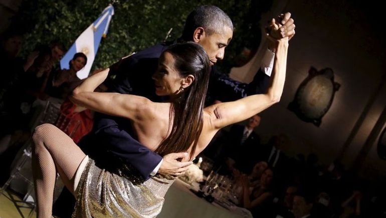 Mora Godoy bailando tango con Barack Obama en una noche inolvidable para la bailarina.
