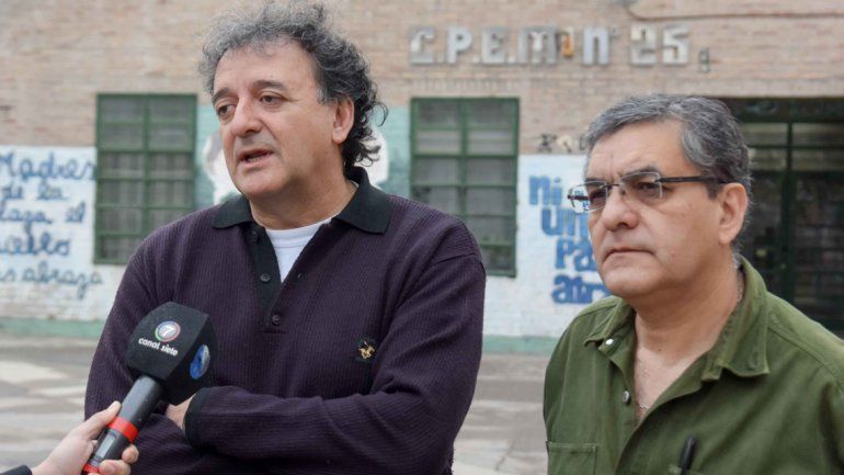 Docentes del CPEM 25 reclamaron seguridad a las autoridades.
