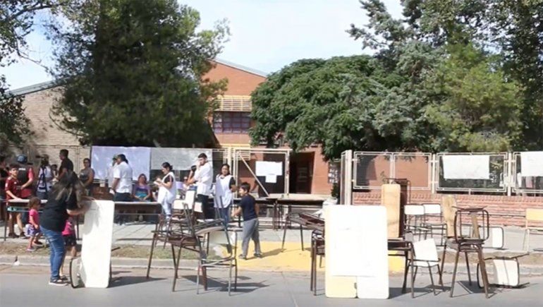 Escuela 180: sin clases por falta de cuidado y mobiliario