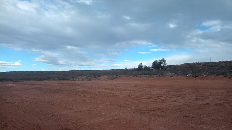 La bajante de Los Barrelaes permitió desarrollar esta tarea. | LM Neuquen La bajante de Los Barrelaes permitió desarrollar esta tarea.