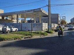 La esquina que pasará del abandono histórico al progreso con una estación de servicio top. La esquina que pasará del abandono histórico al progreso con una estación de servicio top.