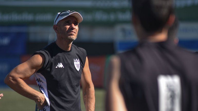 Cipolletti pagó caros sus errores y perdió 3-1 con el Deportivo Roca