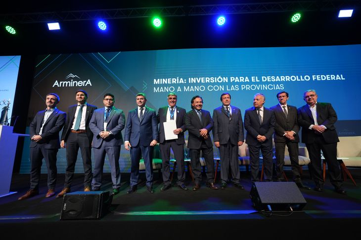 Durante Arminera 2025, gobernadores y empresarios reclamaron por la falta de obras clave para el desarrollo minero argentino. Durante Arminera 2025, gobernadores y empresarios reclamaron por la falta de obras clave para el desarrollo minero argentino.