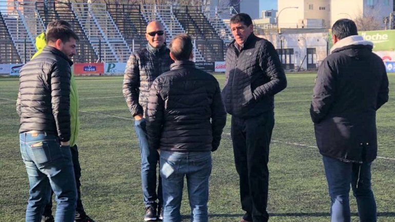 Ultiman detalles para colocar el césped natural en la Visera