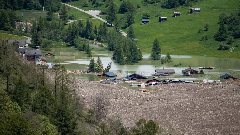 El glaciar dejó sepultado al pueblo suizo de Blatten. El glaciar dejó sepultado al pueblo suizo de Blatten.