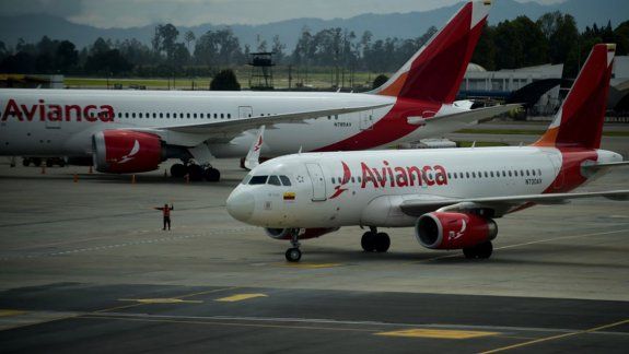Susto por un avión que tuvo que tirar combustible al aire